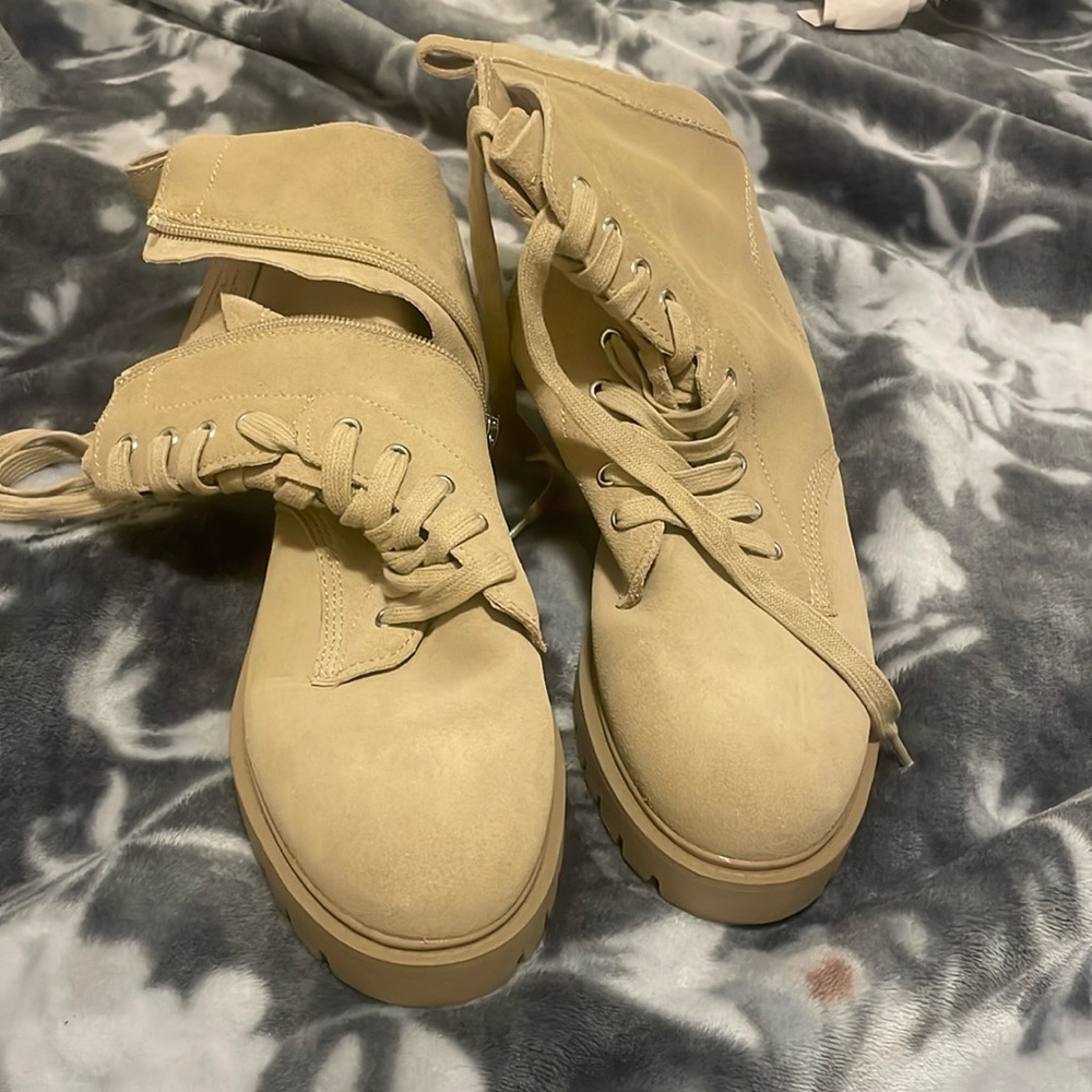 Size 10 in women’s Tan combat boots